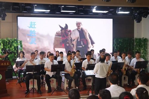 高雅藝術潤童心，管樂之聲傳校園——榆林學院管樂團走進高新二小藝術交流活動側記